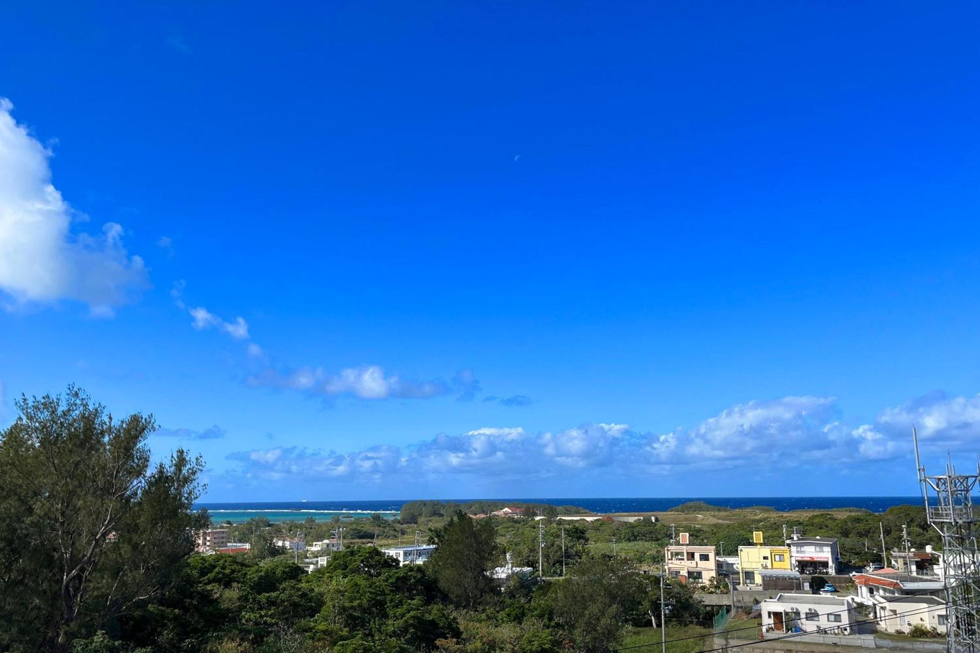 Crystal Inn Onna Bagian luar foto