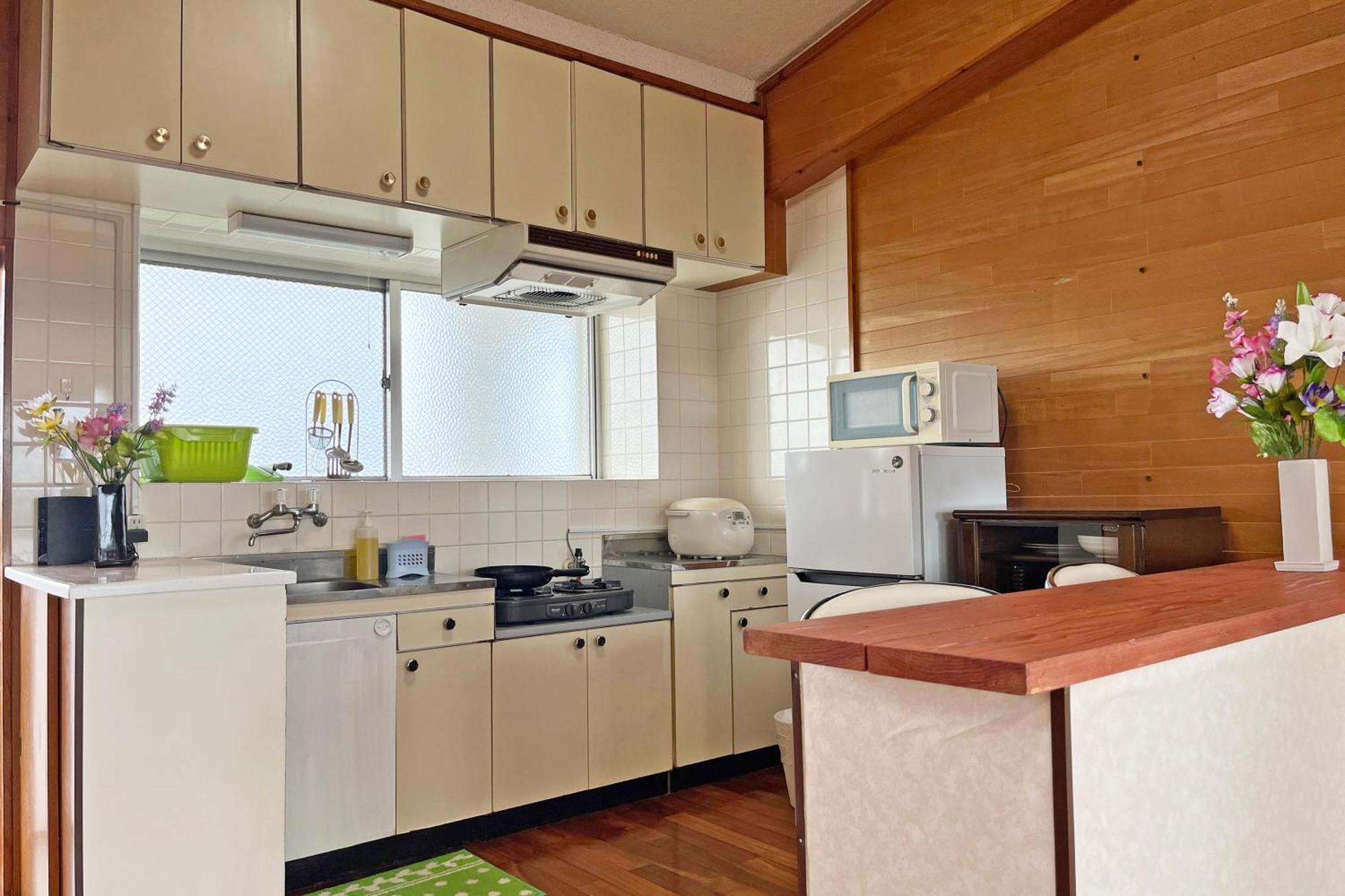 Crystal Inn Onna Bagian luar foto
