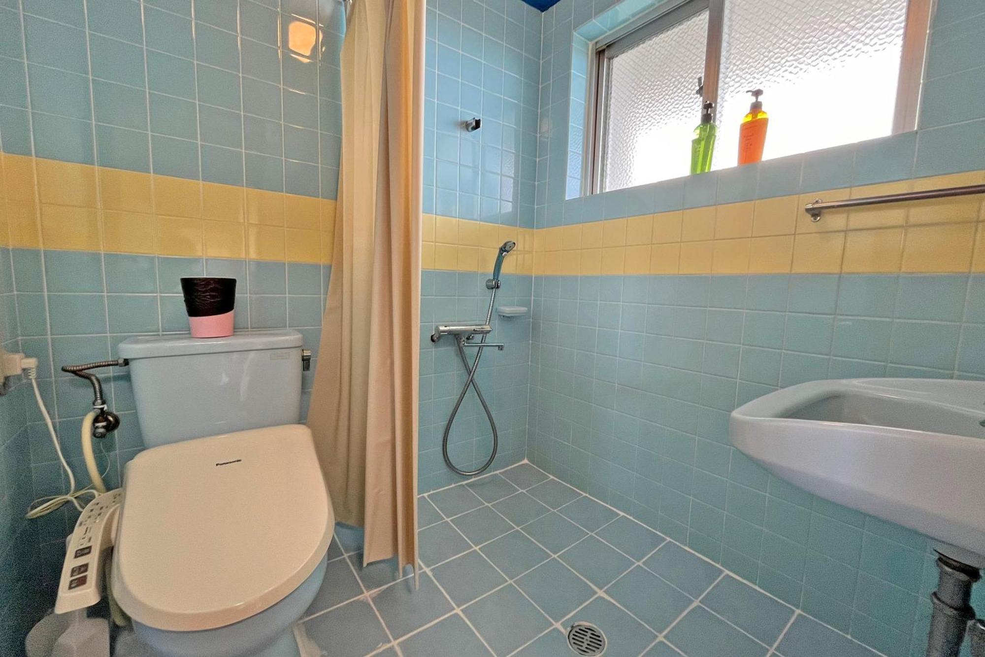Crystal Inn Onna Bagian luar foto