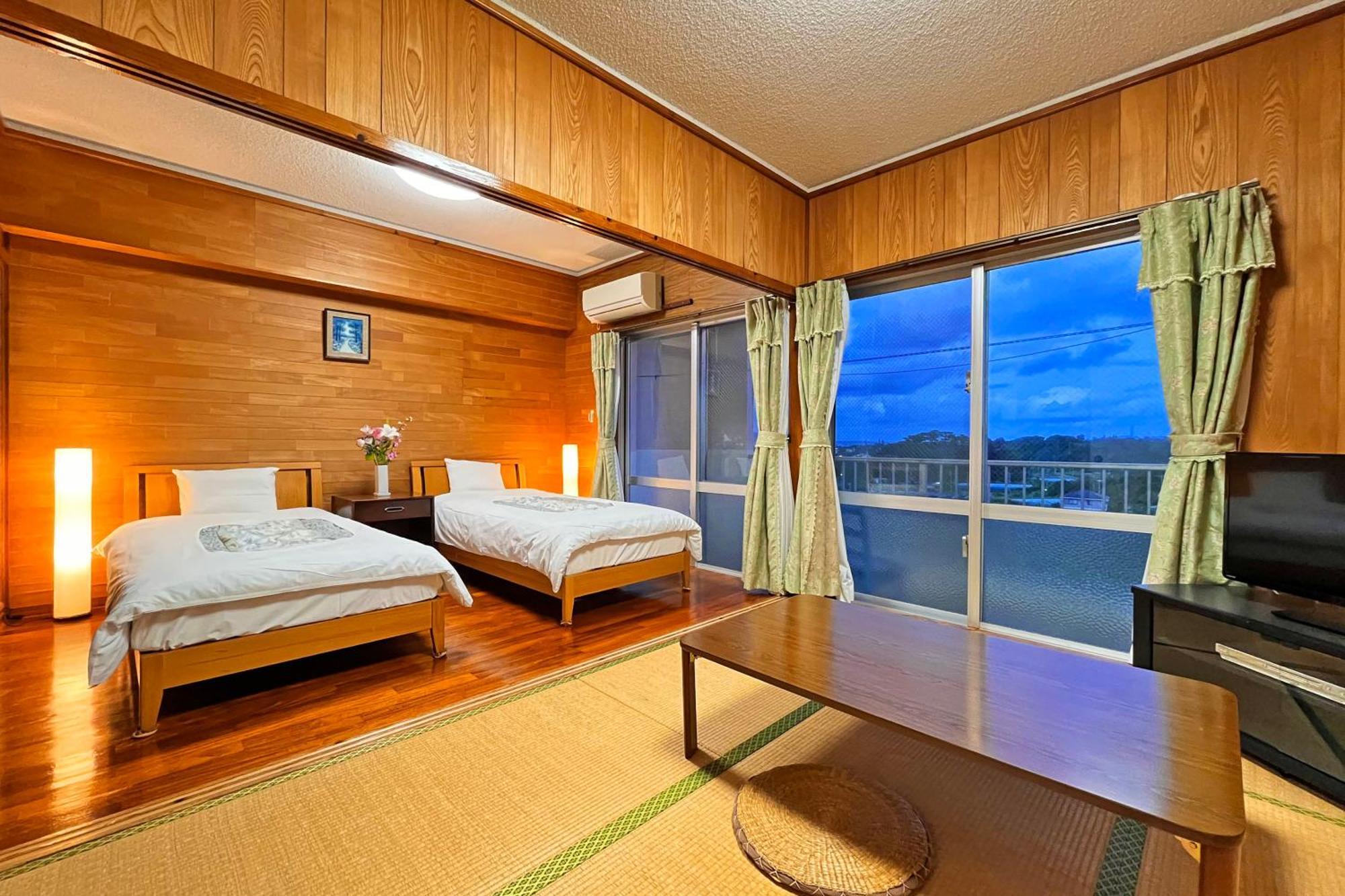Crystal Inn Onna Bagian luar foto