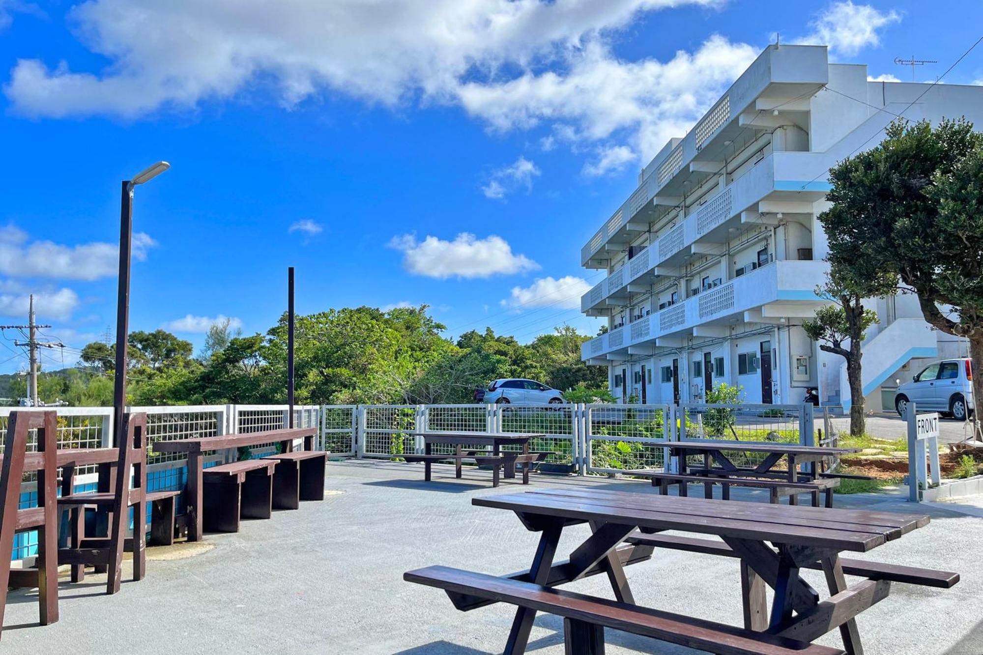 Crystal Inn Onna Bagian luar foto